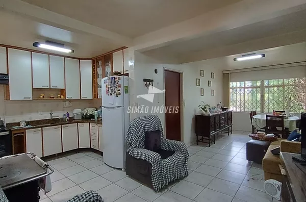 Casa com 03 dormitórios para venda, bairro Centro, Erechim
