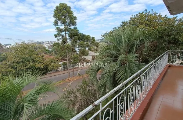 Casa com 03 dormitórios para venda, bairro Centro, Erechim