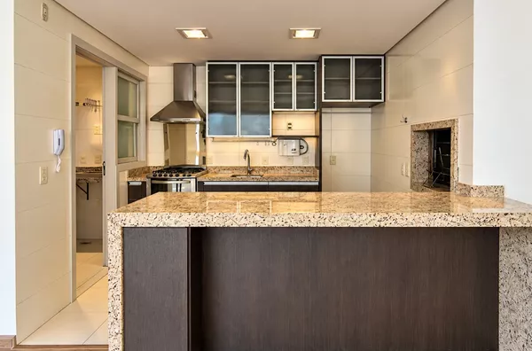 MOINHOS IMOBILIÁRIA ALUGA | Apartamento de 99 m² com lareira, churrasqueira, 2 suítes e 2 vagas no Mont Serrat - Foto 6