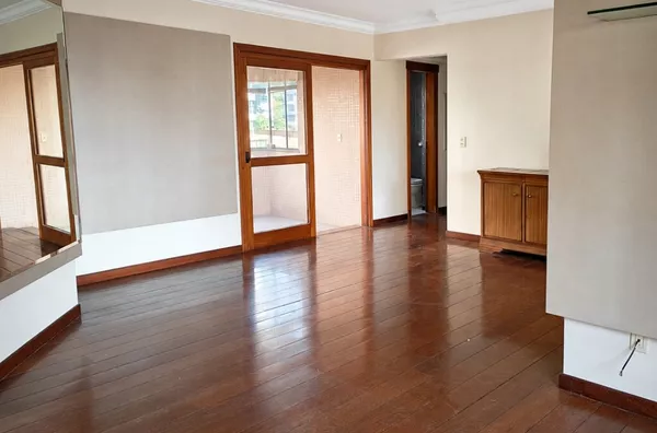 Moinhos Imobiliária vende apartamento 179m² no Mont'Serrat 