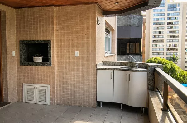 Moinhos Imobiliária vende apartamento 179m² no Mont'Serrat 