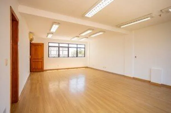 MOINHOS IMOBILIÁRIA aluga sala 55m² na Av. Carlos Gomes 