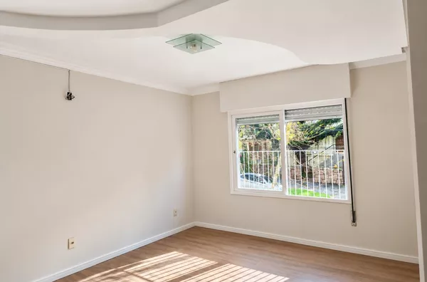 Moinhos Imobiliária Aluga | Excelente apartamento de 2 dorm.  72,79 m² privativos e vaga no Higienópolis