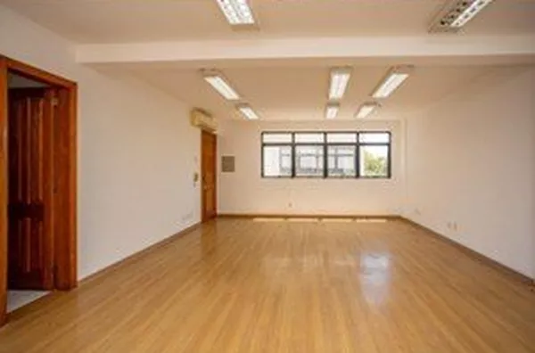 MOINHOS IMOBILIÁRIA aluga sala 55m² na Av. Carlos Gomes 