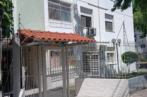 MOINHOS IMOBILIÁRIA vende junto a Cel. Massot