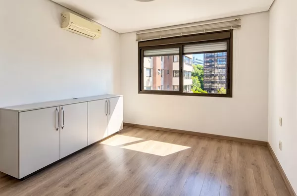 MOINHOS IMOBILIÁRIA VENDE | Apartamento de 99 m² com lareira, churrasqueira, 2 suítes e 2 vagas no Mont Serrat - Foto 10
