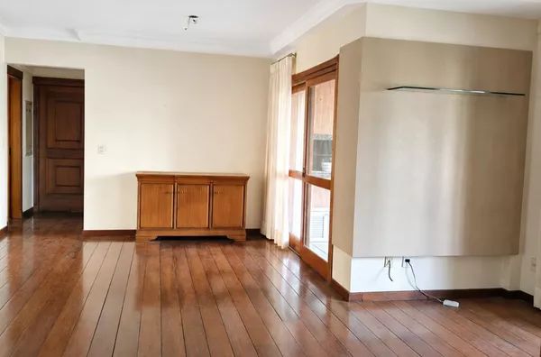 Moinhos Imobiliária vende apartamento 179m² no Mont'Serrat 