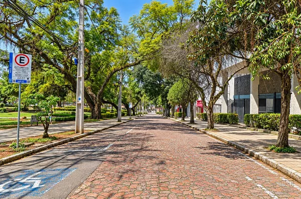 MOINHOS IMOBILIÁRIA vende em frente ao Parcão amplo 3 dormitórios
