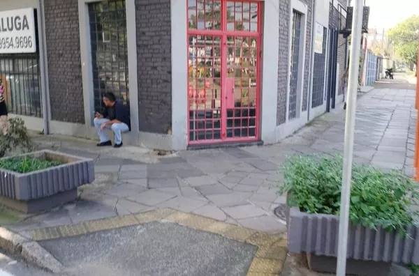 MOINHOS IMOBILIÁRIA aluga loja comercial de esquina 