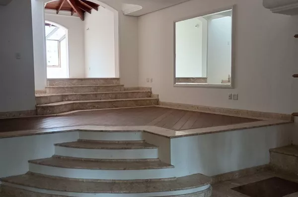 MOINHOS IMOBILIÁRIA aluga excelente casa próximo Orla do Guaíba