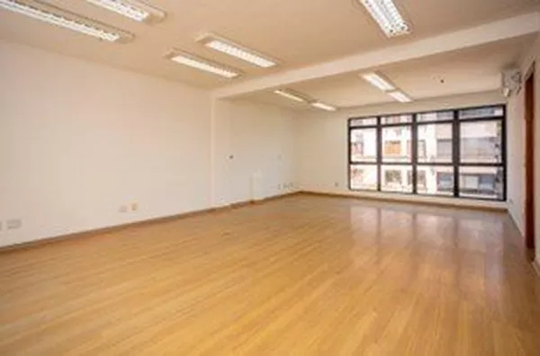 MOINHOS IMOBILIÁRIA aluga sala 55m² na Av. Carlos Gomes 
