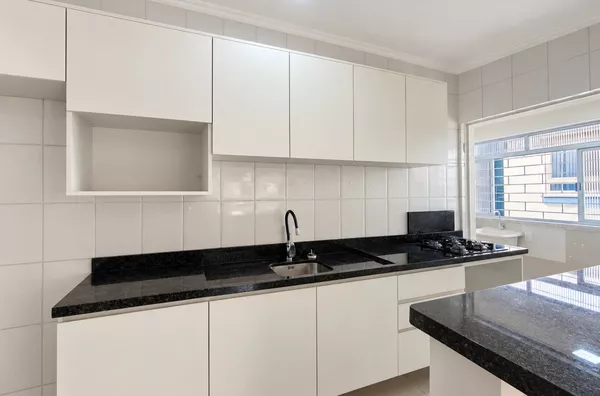 Moinhos Imobiliária Aluga | Excelente apartamento de 2 dorm.  72,79 m² privativos e vaga no Higienópolis
