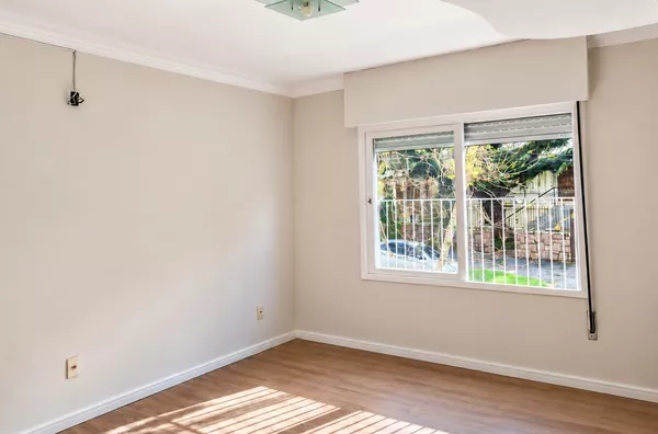 Moinhos Imobiliária Aluga | Excelente apartamento de 2 dorm.  72,79 m² privativos e vaga no Higienópolis