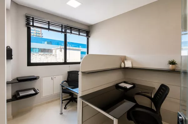 MOINHOS IMOBILIÁRIA ALUGA | Ampla Sala Comercial de 214,93m² no Três Figueiras