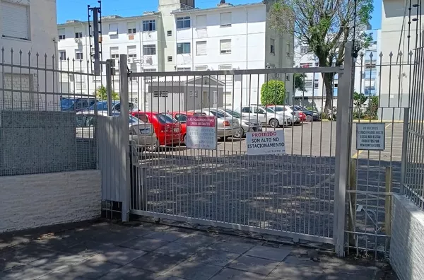 MOINHOS IMOBILIÁRIA vende junto a Cel. Massot