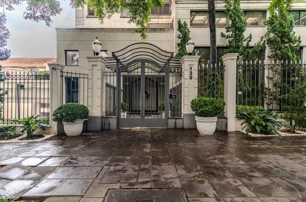 MOINHOS IMOBILIÁRIA vende excelente 3 suítes/3 vagas junto ao Leopoldina Juvenil