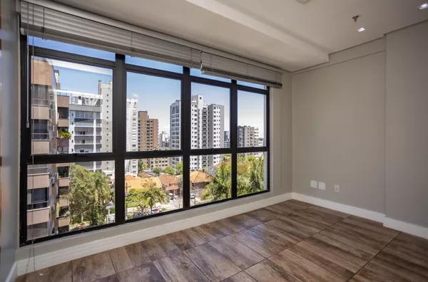 Moinhos imobiliária aluga sala comercial com 90m² na Carlos Gomes
