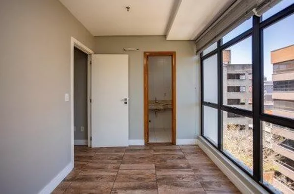 Moinhos imobiliária aluga sala comercial com 90m² na Carlos Gomes