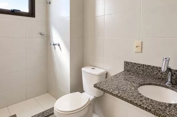 MOINHOS IMOBILIÁRIA ALUGA | Apartamento de 99 m² com lareira, churrasqueira, 2 suítes e 2 vagas no Mont Serrat - Foto 12