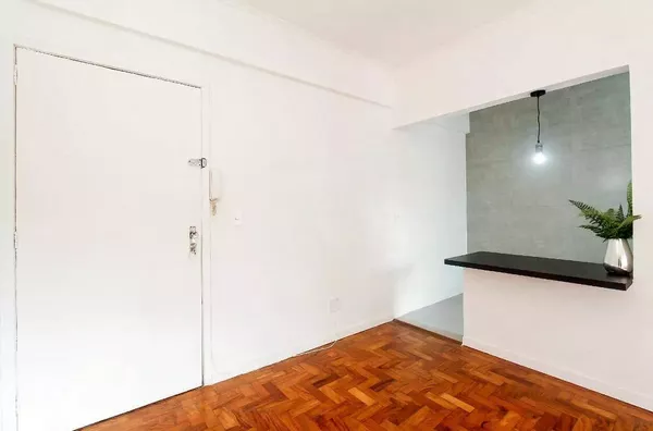 MOINHOS IMOBILIÁRIA vende ótimo JK reformado próximo Iguatemi