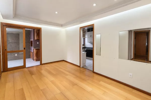 MOINHOS IMOBILIÁRIA VENDE | Amplo apartamento de 61,40m² privativos, 1 dorm. , churrasqueira, vaga e elevador no Higienópolis