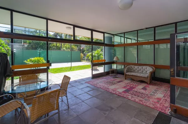 Moinhos Imobiliária Vende Apto de 125m² 3 dormitórios no Menino Deus, Porto Alegre