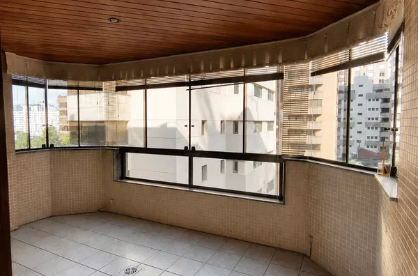 Moinhos Imobiliária vende apartamento 179m² no Mont'Serrat 