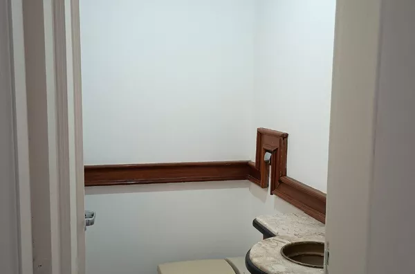 MOINHOS IMOBILIÁRIA aluga excelente casa próximo Orla do Guaíba