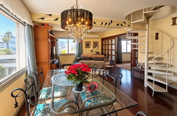 Moinhos Imobiliária Vende| Cobertura duplex 300m² 3dorm. 1suíte, 5 banheiros, 2 vagas no Petrópolis - Foto 2
