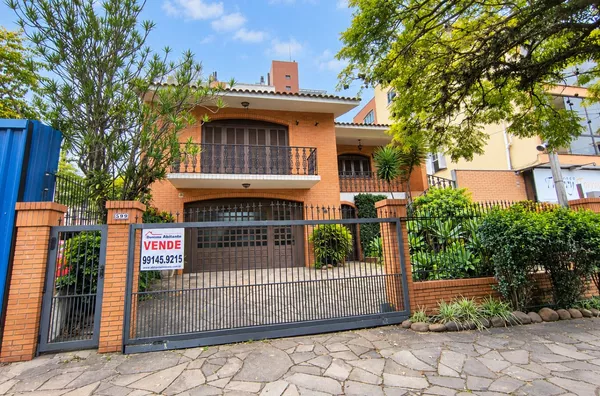 Moinhos Imobiliária vende | Ampla casa de 270 m² no Auxiliadora, com 3 dormitórios, suíte master e 2 vagas, em excelente localização - Foto 20