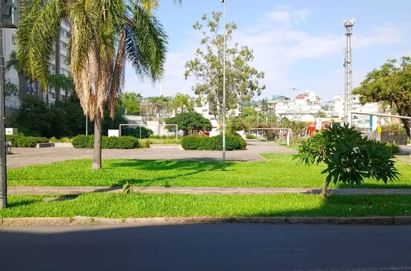 MOINHOS IMOBILIÁRIA aluga loja comercial de esquina 