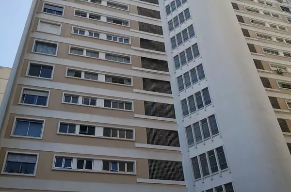 MOINHOS IMOBILIÁRIA amplo apto em prédio tradicional do Centro Histórico