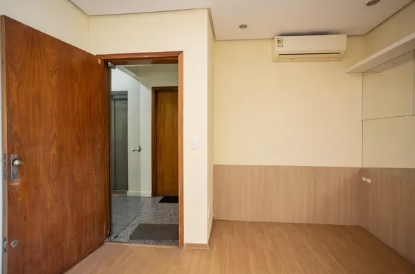 MOINHOS IMOBILIÁRIA aluga sala 40m² na Andradas