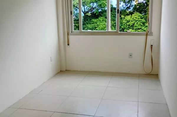 MOINHOS IMOBILIÁRIA aluga apartamento 40m²  próx. Orla 