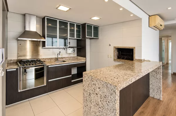 MOINHOS IMOBILIÁRIA VENDE | Apartamento de 99 m² com lareira, churrasqueira, 2 suítes e 2 vagas no Mont Serrat - Foto 5