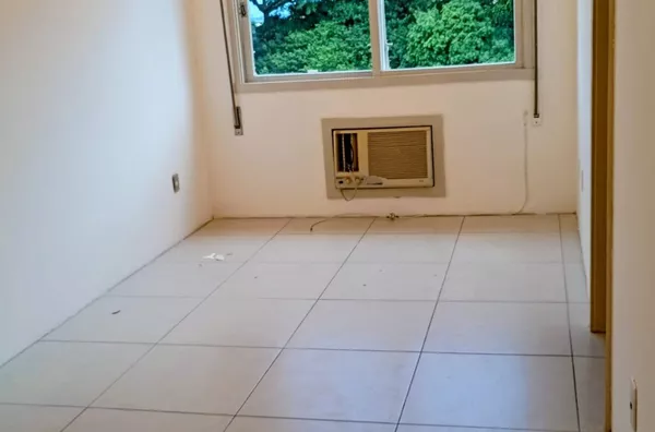 MOINHOS IMOBILIÁRIA aluga apartamento 40m²  próx. Orla 