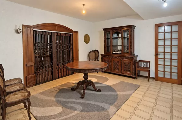 Moinhos Imobiliária vende | Ampla casa de 270 m² no Auxiliadora, com 3 dormitórios, suíte master e 2 vagas, em excelente localização - Foto 14