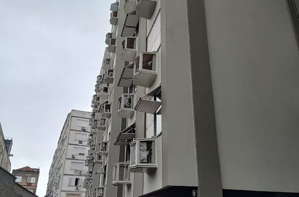 MOINHOS IMOBILIARIA vende otimo apto 2 dormitório/garagem próx. Redenção 
