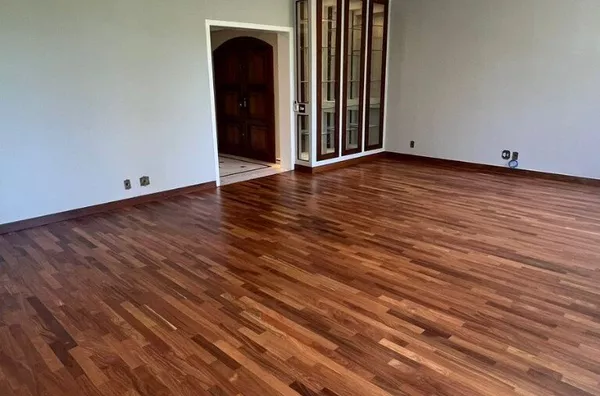 Moinhos Imobiliária aluga apto 261m² no Ed. Trocadero, Moinhos de Vento