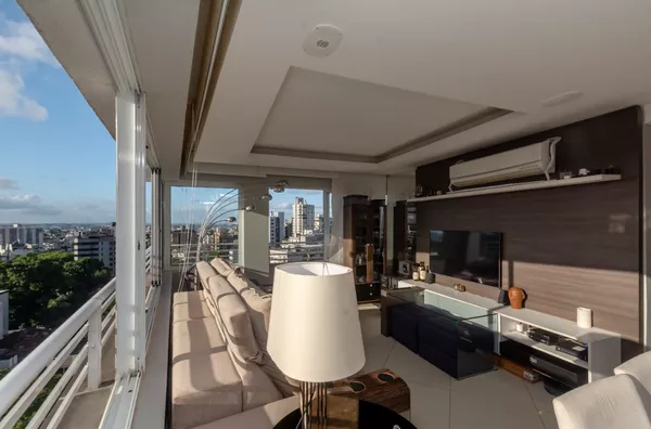 MOINHOS IMOBILIÁRIA vende excelente apto andar alto com vista e ensolarado