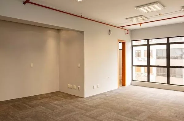 MOINHOS IMOBILIÁRIA aluga sala 45m²  na Av. Carlos Gomes