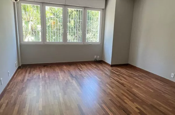 Moinhos Imobiliária aluga apto 261m² no Ed. Trocadero, Moinhos de Vento