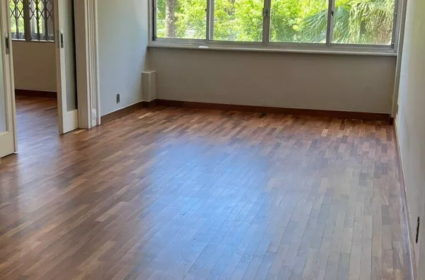 Moinhos Imobiliária aluga apto 261m² no Ed. Trocadero, Moinhos de Vento