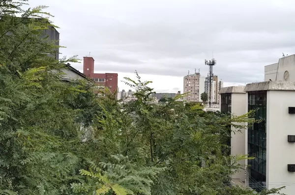 MOINHOS IMOBILIARIA vende otimo apto 2 dormitório/garagem próx. Redenção 