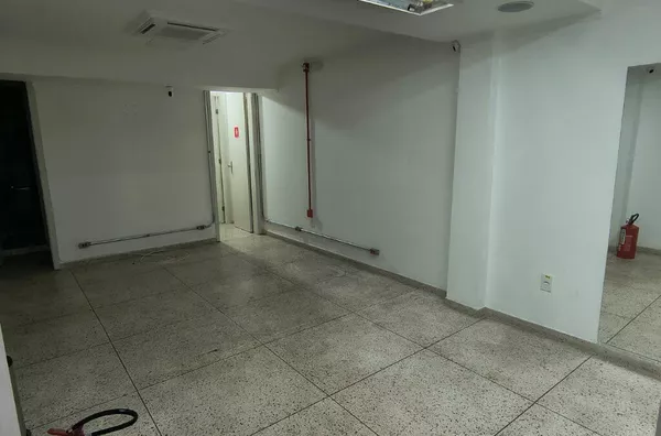 MOINHOS IMOBILIÁRIA aluga loja comercial 64m² c/subsolo -  Moinhos de Vento 