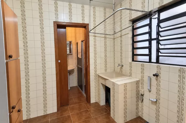 Moinhos Imobiliária vende | Ampla casa de 270 m² no Auxiliadora, com 3 dormitórios, suíte master e 2 vagas, em excelente localização - Foto 16