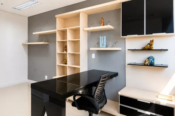 MOINHOS IMOBILIÁRIA ALUGA | Sala Comercial de 30m² no Três Figueiras