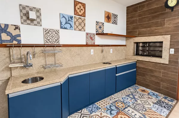 Moinhos Imobiliária vende | Ampla casa de 270 m² no Auxiliadora, com 3 dormitórios, suíte master e 2 vagas, em excelente localização - Foto 18