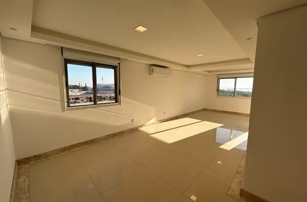 MOINHOS IMOBILIÁRIA vende excelente Cobertura com vista Guaíba