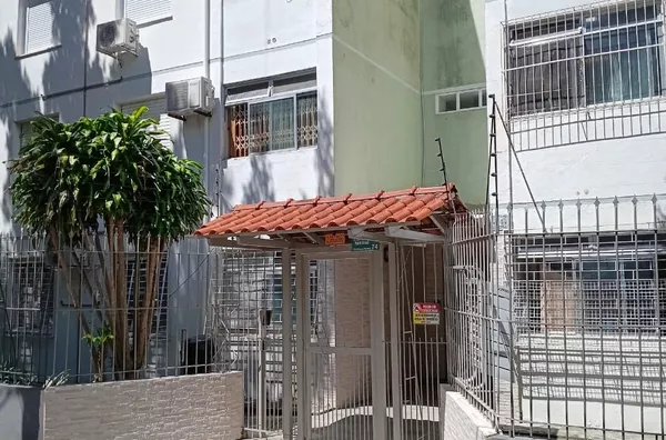 MOINHOS IMOBILIÁRIA vende junto a Cel. Massot